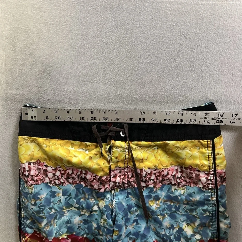 Billabong Board Shorts Men's Size 31 Floral Striped 10